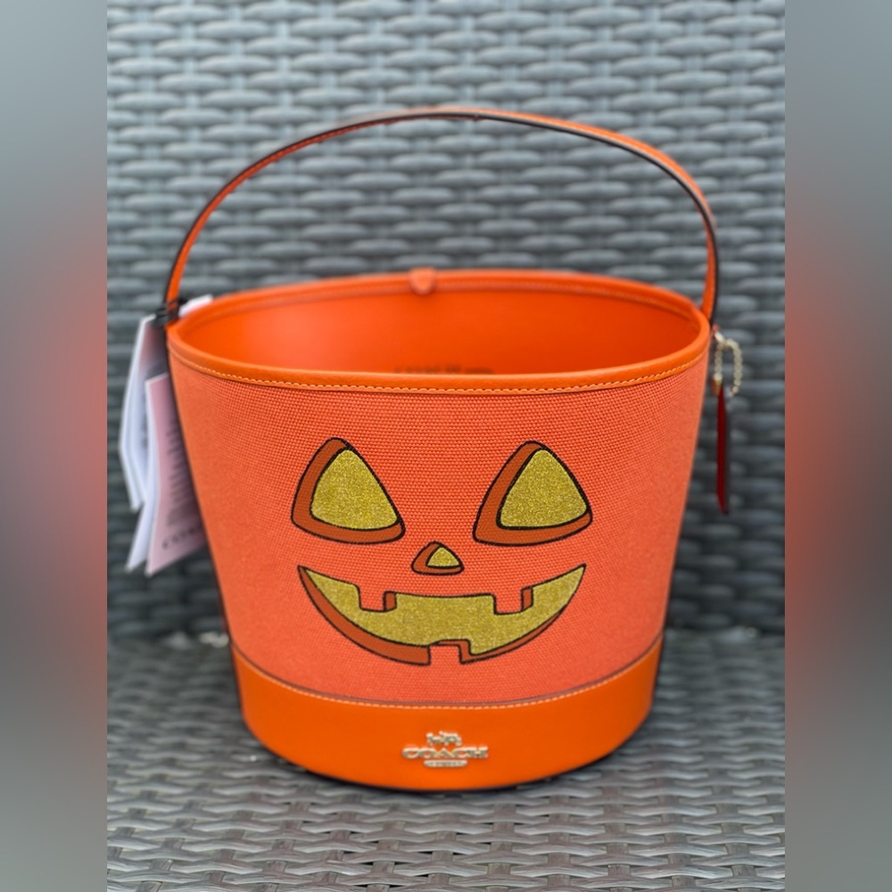 NWT!COACH TRICK OR TREAT BUCKET WITH HALLOWEEN PUMPKIN(COACH CW533)fast
